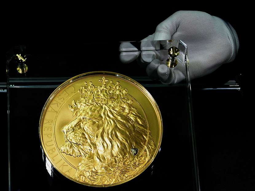 Obří zlatá mince  z ryzího zlata o nevídané hmotnosti 10 kg