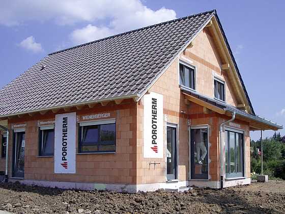 otevřít: Z Porothermu postavíte nízkoenergetický dům i bez zateplení