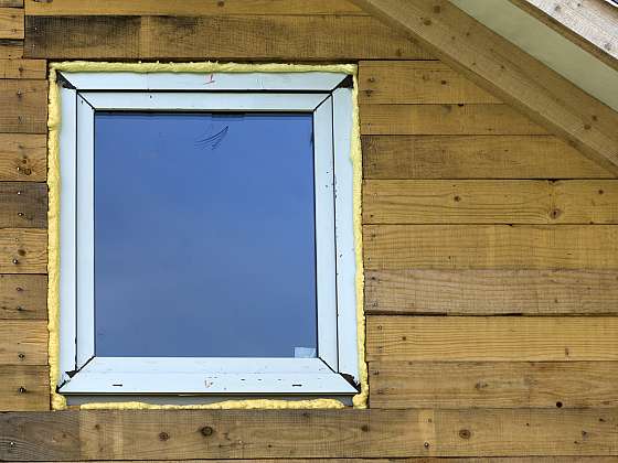 Otevřít článek/video: Jak vsadit okno do dřevěné stěny?