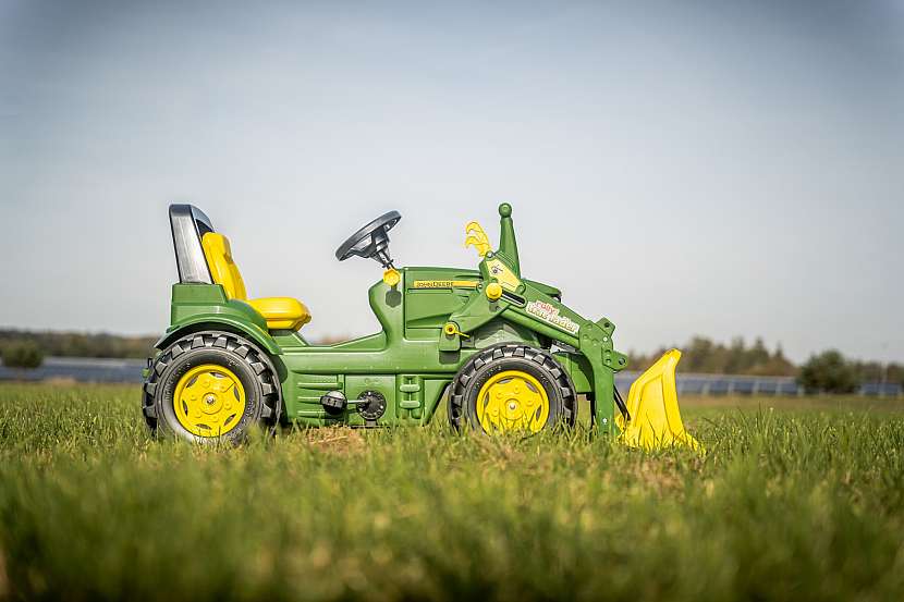 Traktor je vhodný pro děti od 3 do 8 let