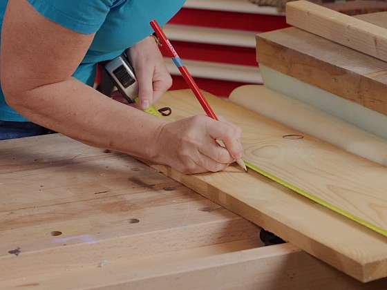 Čalouněná rustikální stolička