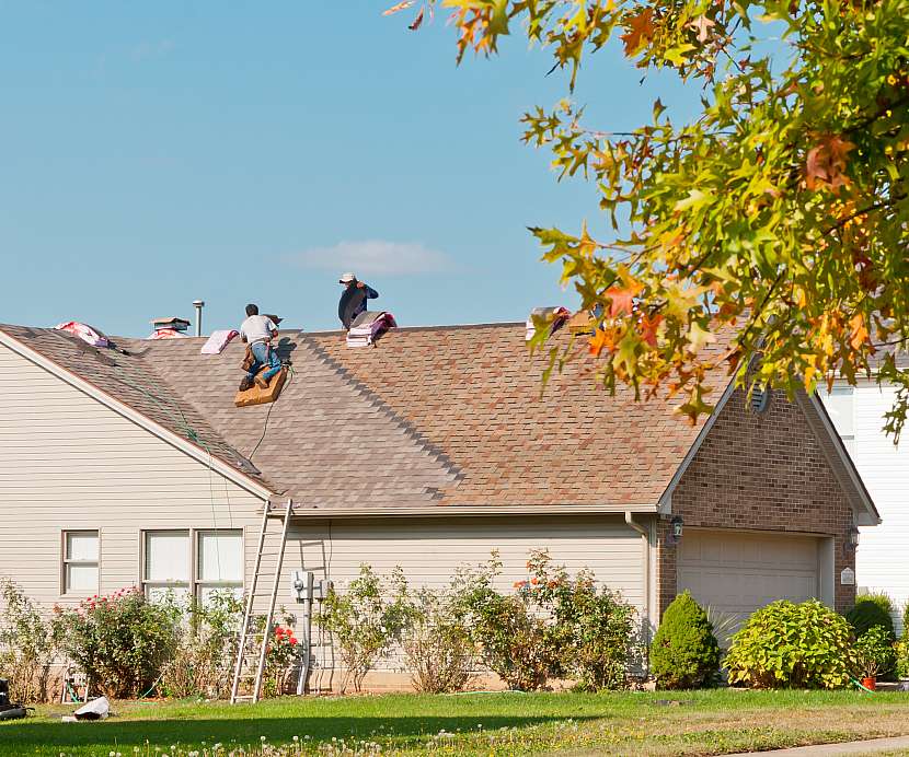 Kvalitní střecha chrání naše domovy před nepřízní počasí (Zdroj: Depositphotos)