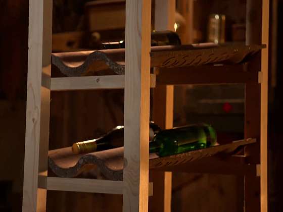 Stylový a designový stojan na lahve s vínem je vítaným společníkem milovníků vína