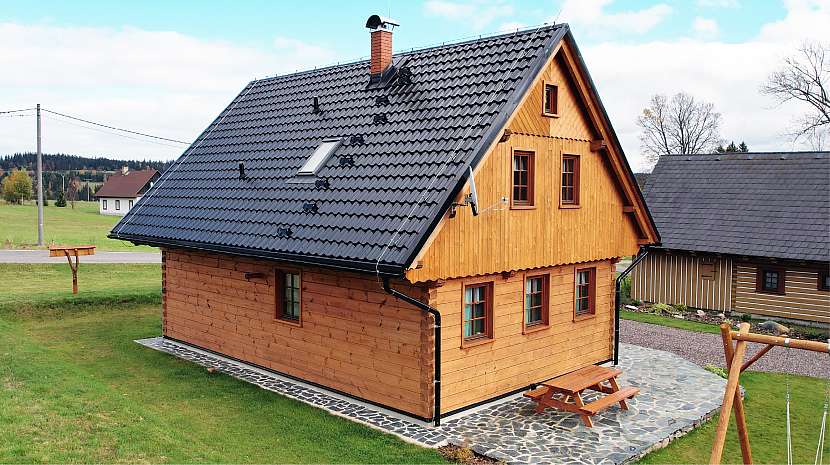 Na plechovou střechu se dá zjednodušeně dívat jako na stavebnici, kde má každá součást svoje místo