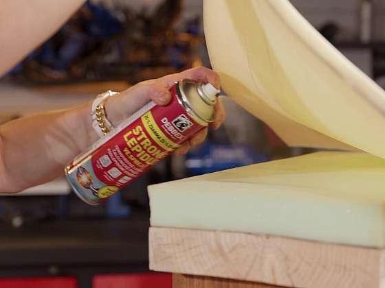 Čalouněná rustikální stolička