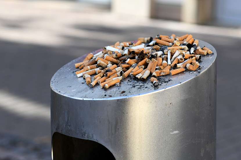 Změnit chování kuřáků tak, aby správně nakládali s nedopalky a neznečišťovali životní prostředí, si klade za cíl kampaň Cigaretovník