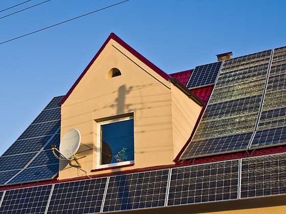 Otevřít článek/video: Průlom ve fotovoltaice: elektřinu mohou domácnosti vyrábět i v noci