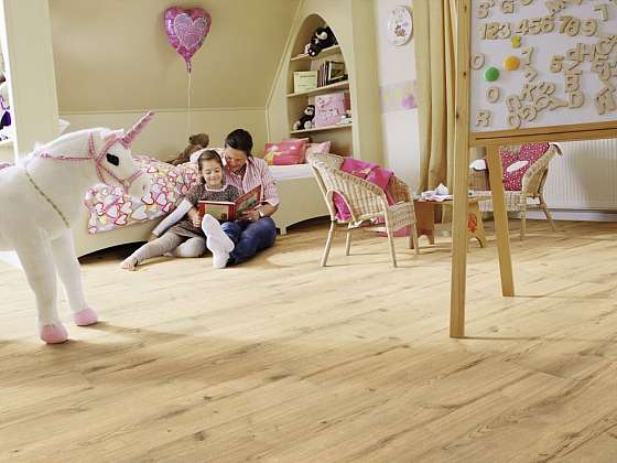 Posledním interiérovým hitem je elastická podlaha v dětských pokojích
