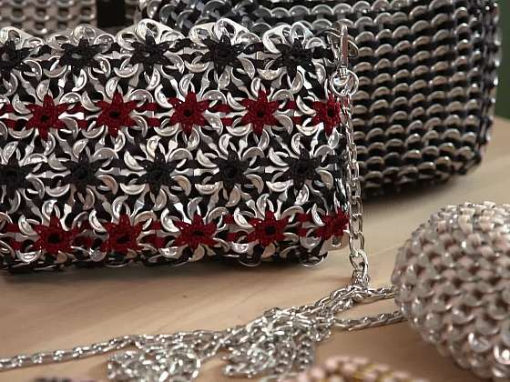 Kabelky z oček od plechovek