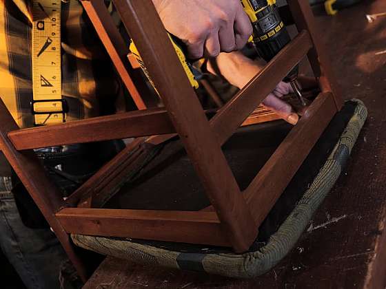 Oprava dřevěné židle