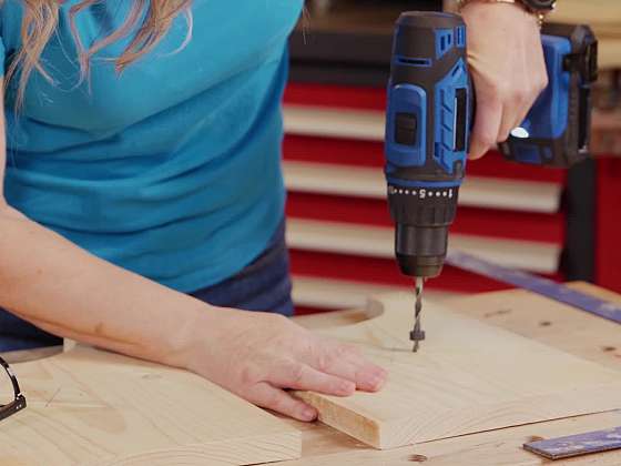 Čalouněná rustikální stolička