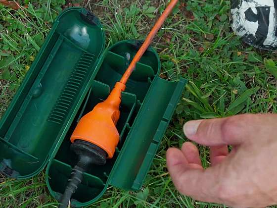 Jak vodotěsně spojit kabely v zahradě?