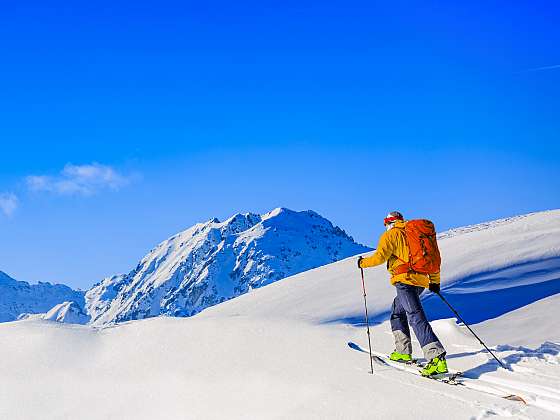 otevřít: Na horách v zimě si můžete užít turistiku na lyžích