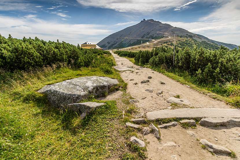 Krkonoše trápí hlavně skialpinismus. Turisté se velmi často vydávají mimo značené cesty