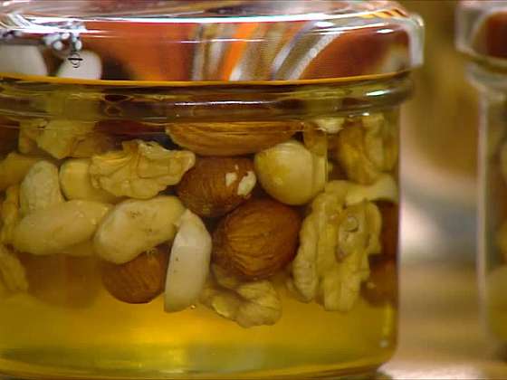 Vlašské ořechy: zavařovat, nakládat do medu, pražit a péct