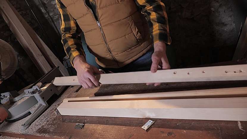Z několika kusů dřeva si můžete na ohýbání plechů také vyrobit vlastní ohýbačku