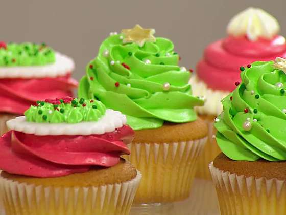 Sladké ozdoby pro vánoční zdobení cupcakes