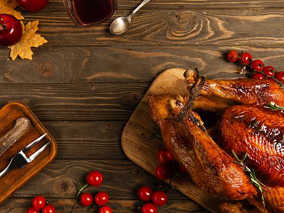 Užijte si Friendsgiving Day a připravte přátelům (ne)tradičního krocana s bourbonem Wild Turkey podle Huga Hromase