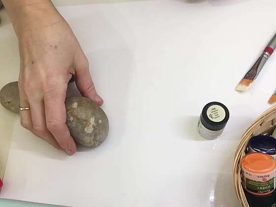 Výroba ozdobného kamene pomocí ubrouskové techniky