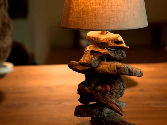 Lampička s vůní dřeva v originálním designu