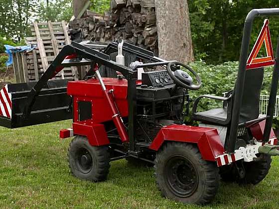 Potřebujete traktor nebo bagr? Stačí si vybrat