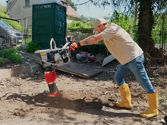 Jak hutnit zeminu ve výkopech