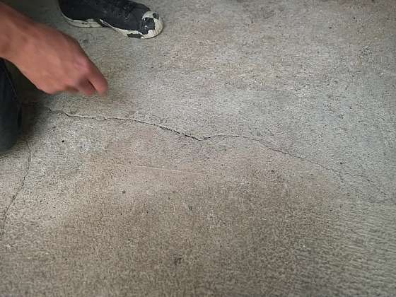 Oprava praskliny v betonu