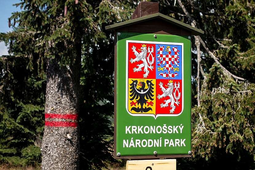 Krkonošský národní park (KRNAP) se rozprostírá v severovýchodní části Čech při hranici s Polskem