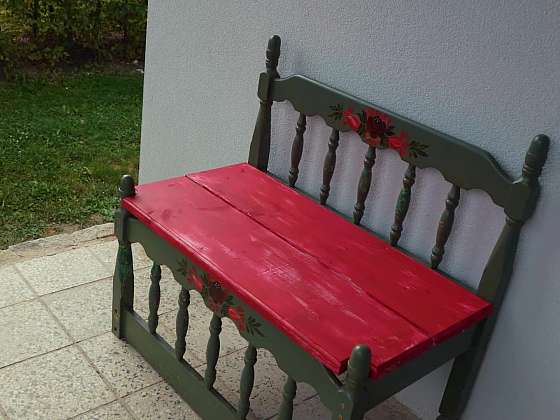 Vyrobte si lavici ze staré postele