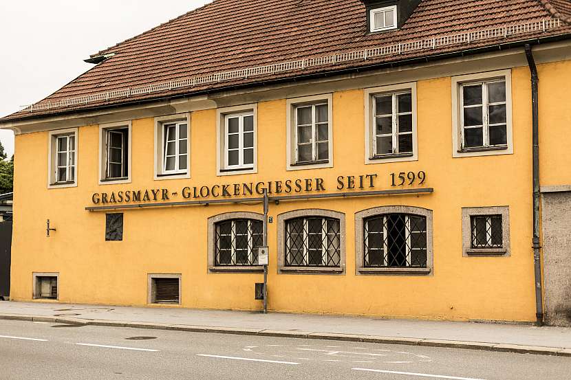 Odlití zvonu #9801 svěřila iniciativa nejstaršímu zvonařství v Rakousku – dílně Grassmayr z Innsbrucku