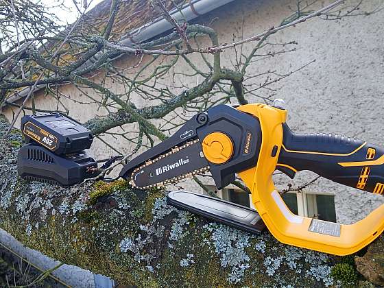 otevřít: Soutěž z Receptáře: Vyhrajte ruční aku pilu Riwall