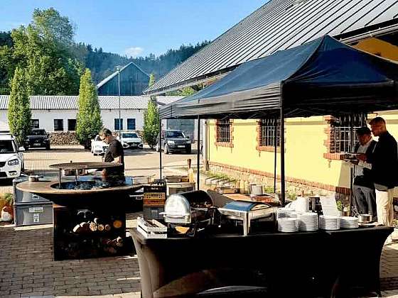Tip na letní výlet do Posázaví. Historická Huť František zve na kulturu, industriální atmosféru i brunch nebo grilované speciality