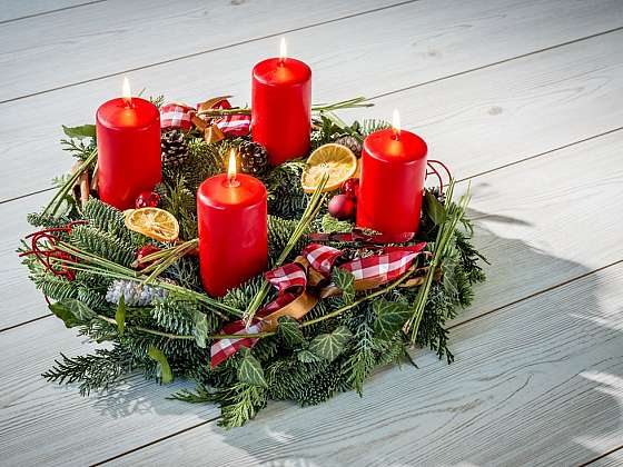 Inspirace na adventní věnce pro útulnou sváteční atmosféru