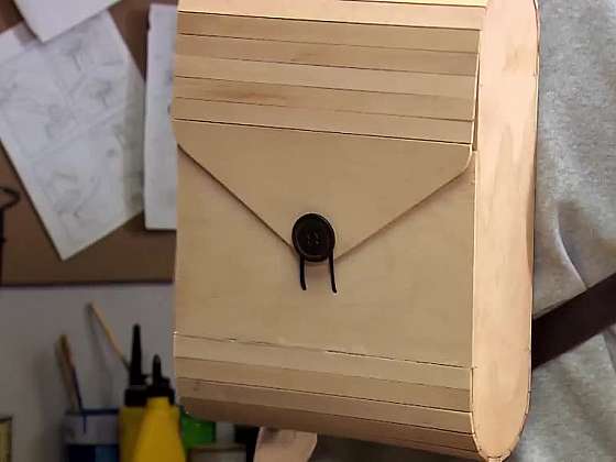 Vyrobte si pevný designový batoh z překližky