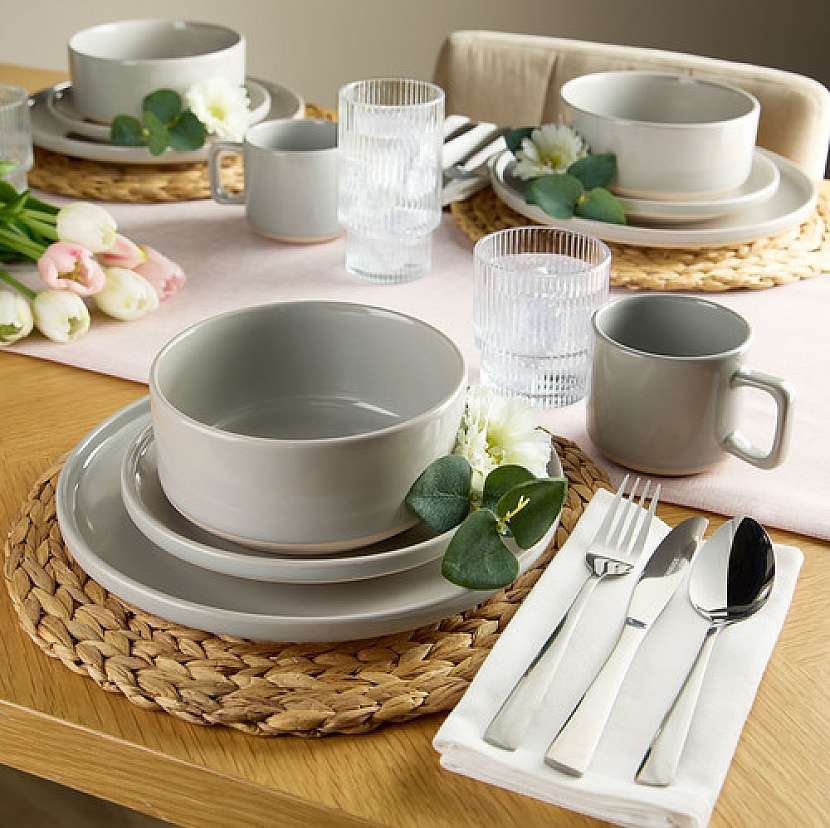 Produkty jsou k dostání v kamenných prodejnách Woolworth a potěší nejen designem a praktičností, ale i příznivou cenou, většinu z nich pořídíte do 200 Kč