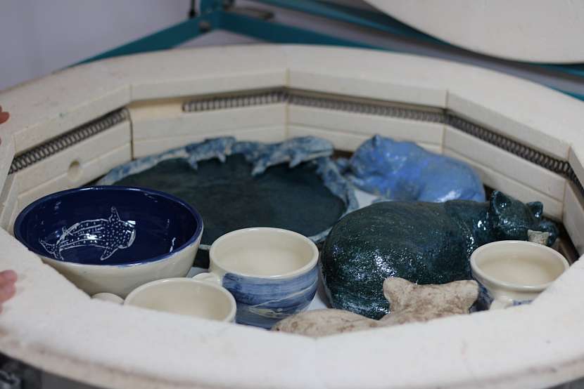 Otevření pece a první pohled na výrobky po ostrém výpalu pro většinu keramiků nepřestává být magickým zážitkem. 