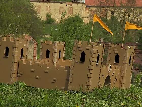 Návod na výrobu velkého hradu z kartonu pro malé i velké
