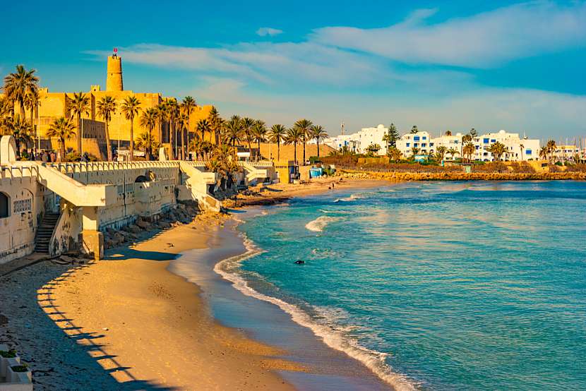 Tunisko kombinuje krásné pláže, fascinující historii a pestrou kulturu