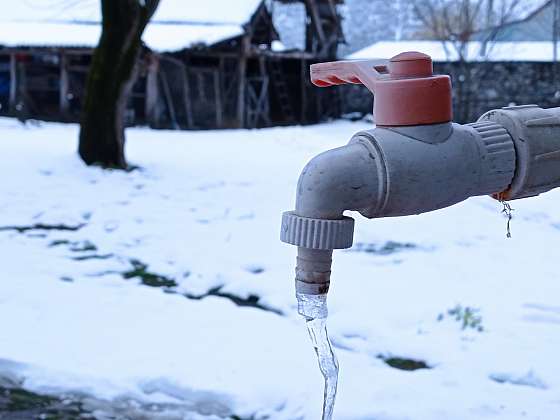 Jak předejít zamrznutí čerpadla nebo domácí vodárny?