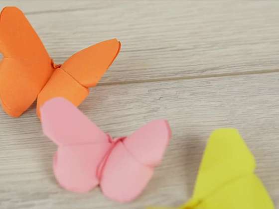 Návod na výrobu papírového origami motýla