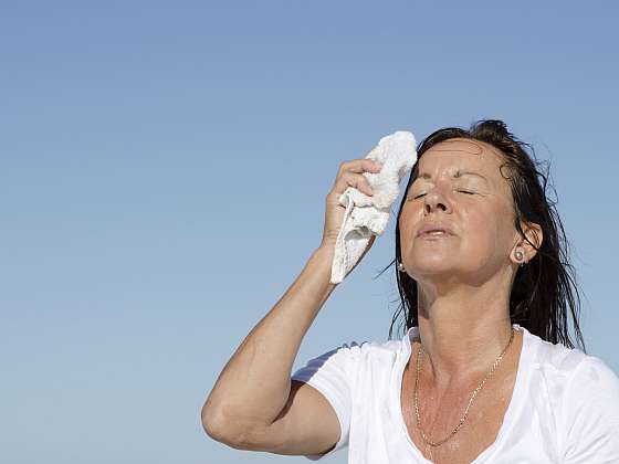 Zmírněte návaly horka a noční pocení během menopauzy