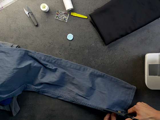Jak vyrobit povlak na polštář se starých džínů? 