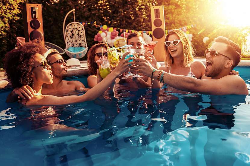 3 osvěžující letní drinky se sektem (zdroj: Depositphotos)