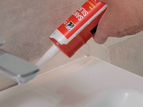 Jak nanášet silikon esteticky a to i při výměně