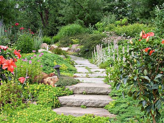 Materiály v zahradě: schody a nášlapy