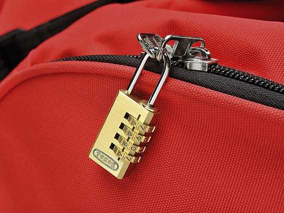 otevřít: Bezpečně uzamčené zavazadlo na cestách