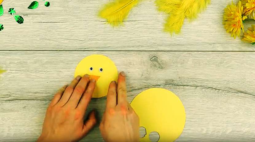 Velikonoční kuřátko: Prstový maňásek pro děti 3