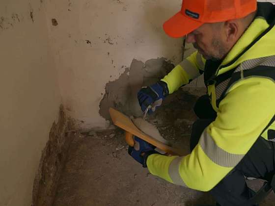 otevřít: Jak srovnat podlahu pomocí nivelační hmoty: Postup, který zvládnete i bez řemeslníka