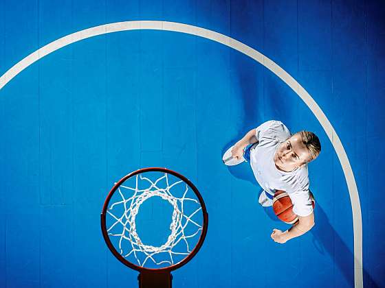 Gabriela Andělová, talentovaná basketbalistka a ambasador značky Always, je inspirací nejen na hřišti, ale i mimo něj