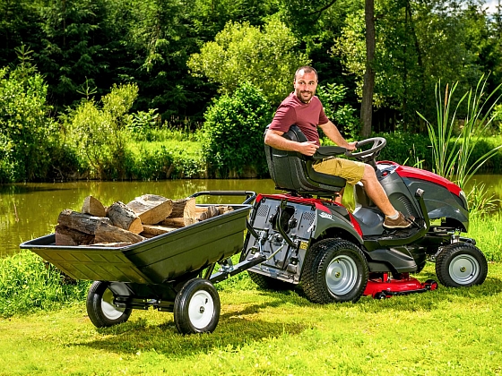 Zahradní traktor – jak nám může sloužit během celého roku